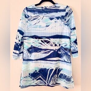 🔷Chicos Lavish Graffiti Blue & White  3/4-Sleeve Lightweight Mesh Blouse Size M